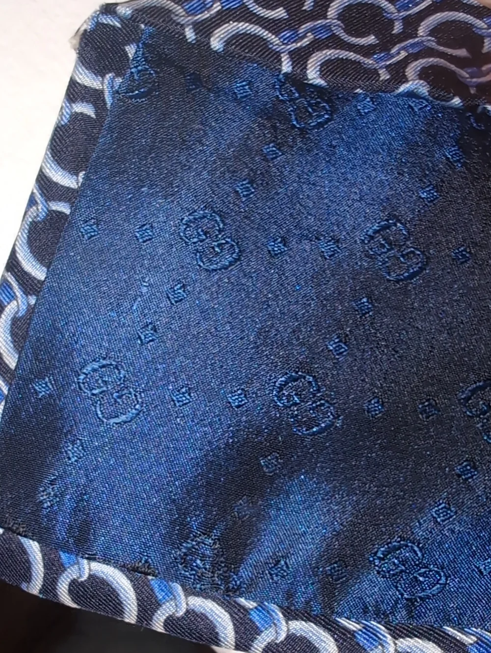 Gucci Patterned SILK Tie with Blue Chain Motif